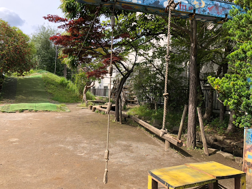園庭のロープ遊具